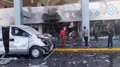 أضرار في مبنى مطار عدن الدولي جراء هجوم سابق