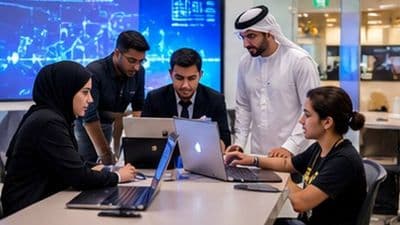 شباب يعملون على مشروعات تقنية