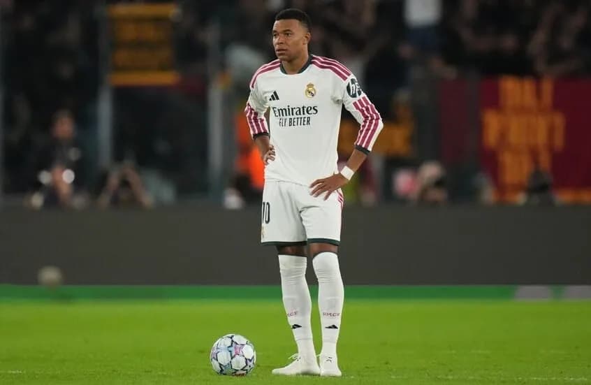 كيليان مبابي بقميص ريال مدريد