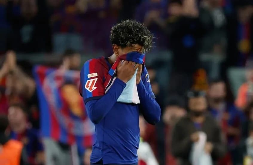 لامين جمال لاعب برشلونة