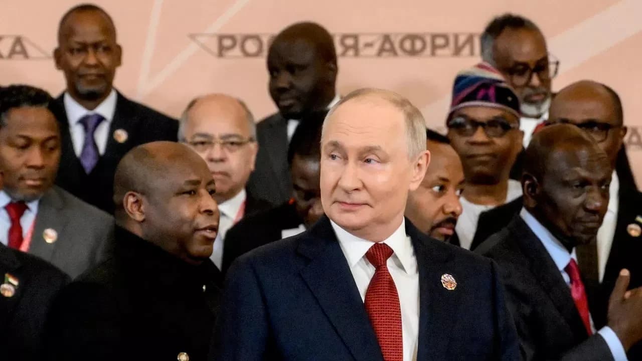 بوتين مع ممثلين أفارقة خلال اجتماع القمة