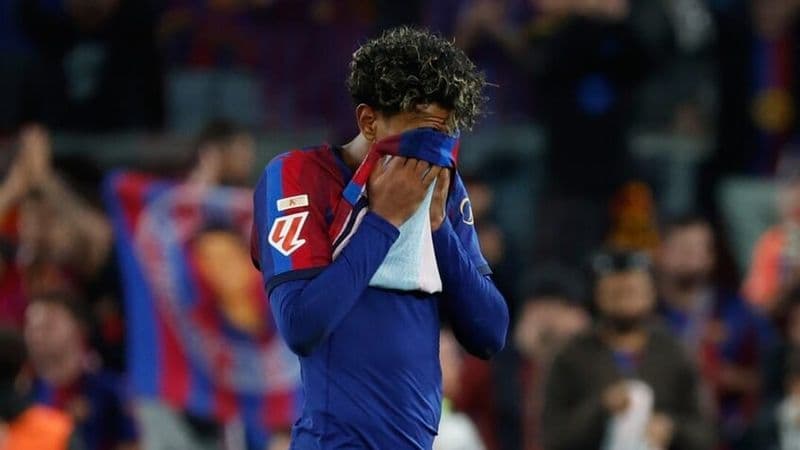 لامين جمال لاعب برشلونة