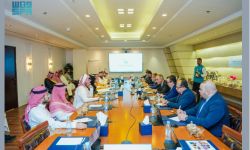 وزير خارجية البيرو يؤكد مساواة المستثمر الأجنبي بالمحلي