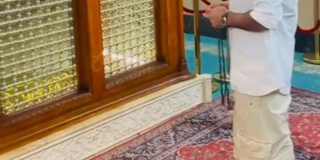 اللهم الحقنا بهما.. ابتهالات أحمد سعد داخل مسجد أبي حنيفه النعماني