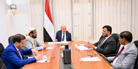 الرئاسي اليمني يدعو ميليشيا الحوثي إلى إلقاء السلاح والجنوح للسلام