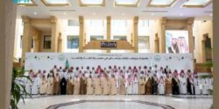 الأمير عبدالعزيز بن سعود يلتقي متقاعدي القطاعات التابعة لوزارة الداخلية بمنطقة القصيم