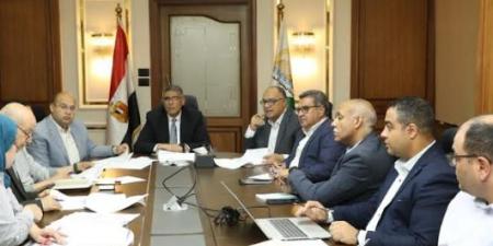 محافظ الجيزة يبحث آليات تطوير منظومة النظافة