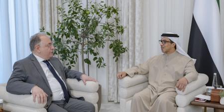منصور بن زايد يبحث ووزير المالية السوري تعزيز التعاون الثنائي