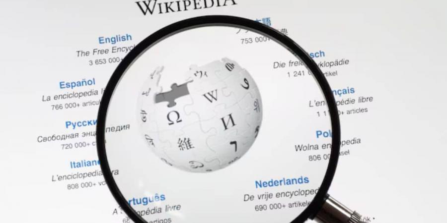ويكيبيديا تدخل عصر الذكاء الاصطناعي دون الاستغناء عن المحررين
