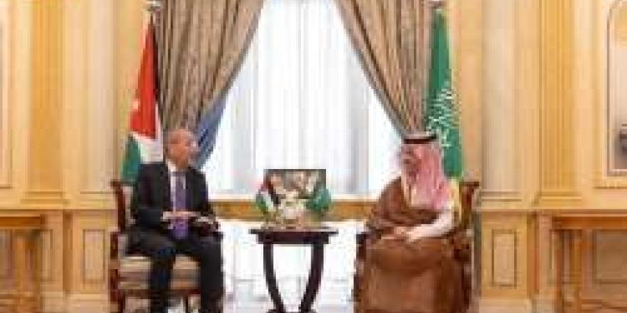 بالصور وزير الخارجية يستقبل نظيره الأردني في الرياض لبحث العلاقات الثنائية