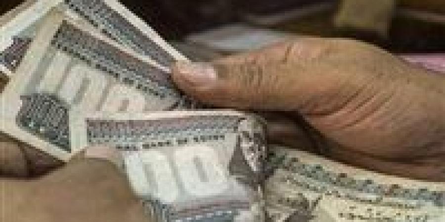 وزير العمل يعتمد صرف 297 مليونًا و445 ألفًا و500 جنيه منحة عيد العمال للعمالة غير المنتظمة