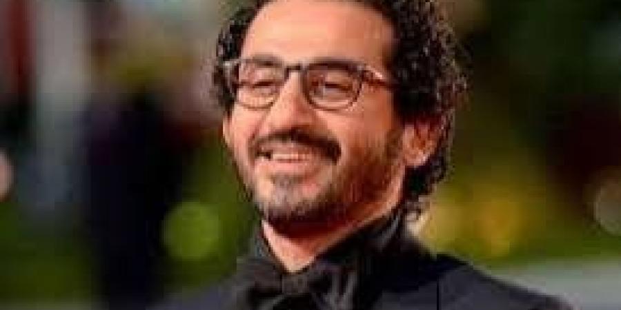 اعتذار أحمد حلمي علي واقعة "مصري و قاعد صف أول أنت أكيد معزوم"