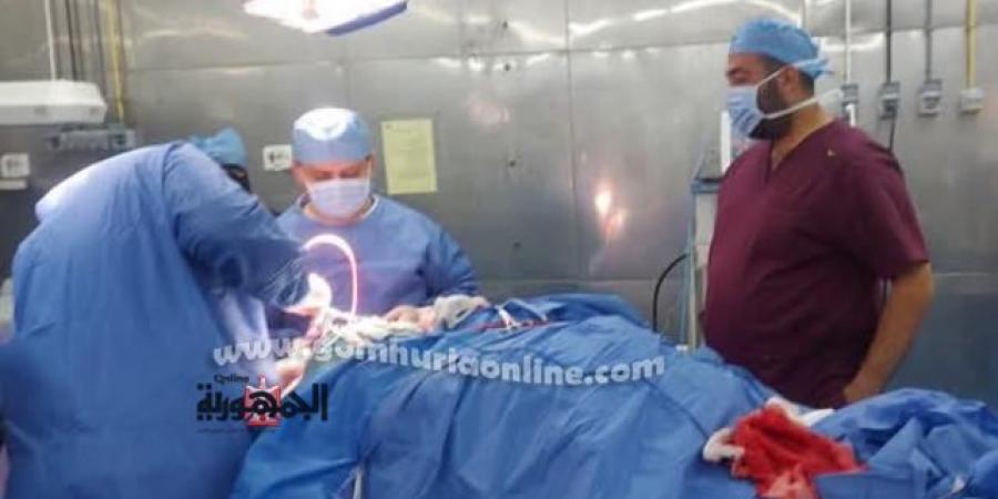 جراحة نادرة لإنقاذ شاب من شلل رباعى بمستشفى دمياط العام