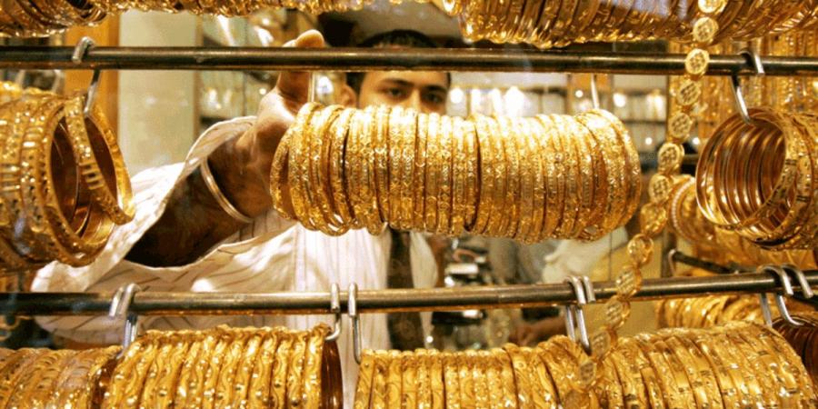 بعد تراجع الجرام 110 جنيهات.. هل يواصل الذهب الهبوط في مصر؟