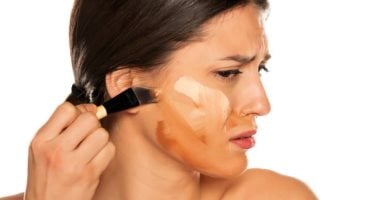 5 أخطاء في المكياج تفسد مظهرك وتهدد صحة بشرتك وسلامتها – صدى الخليج