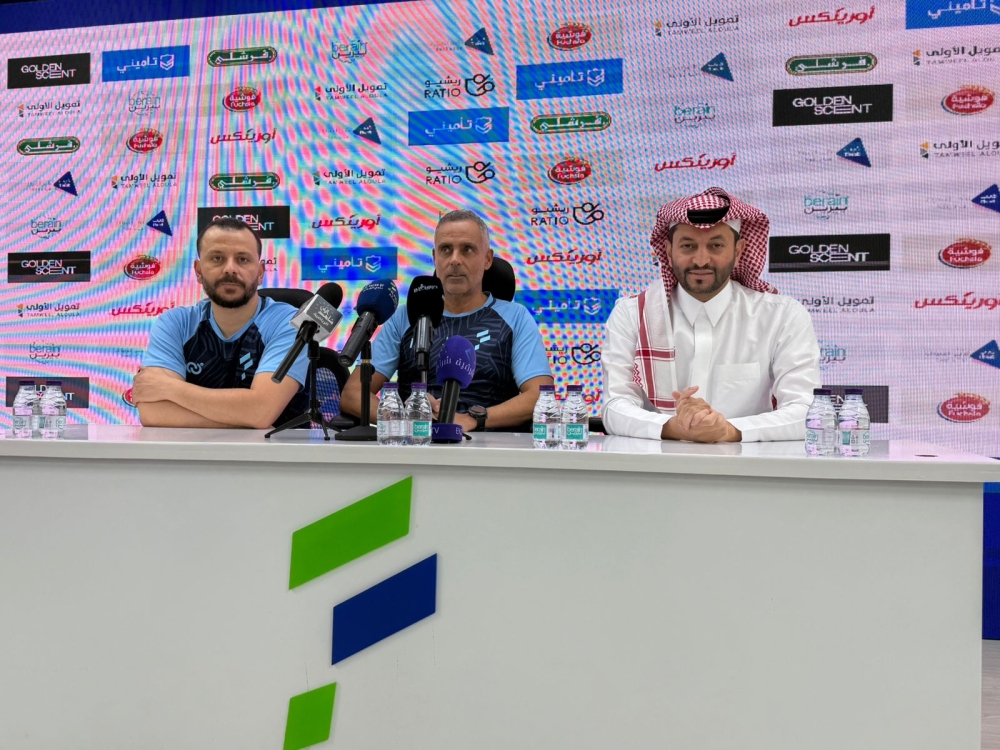 غوميز يهاجم التحكيم بعد مباراة الهلال: الأخطاء التحكيمية سبب هزيمتنا ـ عاجل