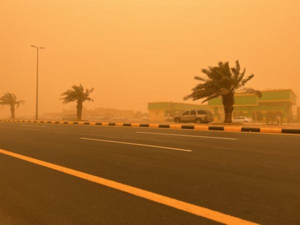 طقس الأحد.. رياح وغبار وتأثر الرؤية بالعوالق الترابية في 9 مناطق