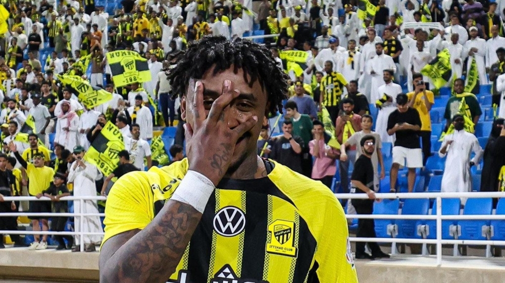 مدرب هولندا يعلق على أداء بيرغوين مع الاتحاد