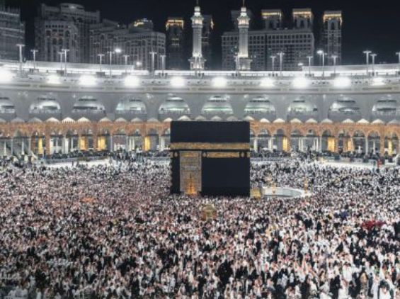 الحج والعمرة لضيوف الرحمن: تصدوا للمخاطر السيبرانية بحماية بياناتكم