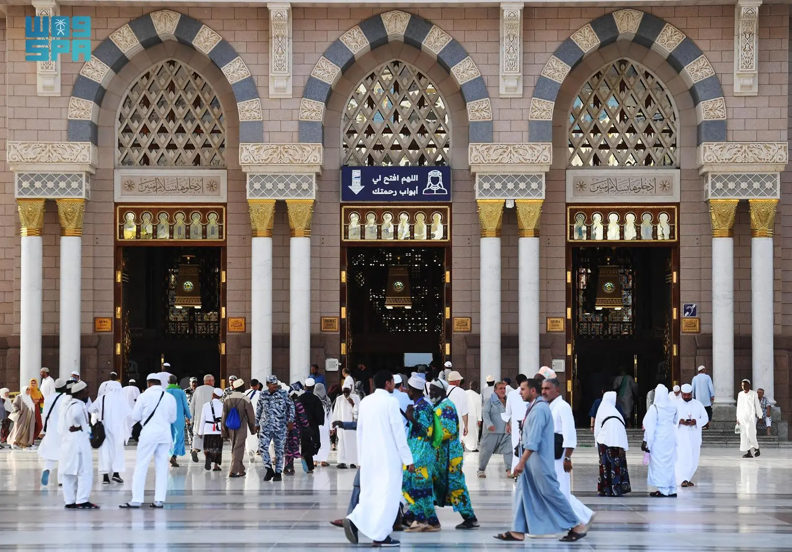 أبواب المسجد النبوي تصاميم فريدة وتفاصيل معمارية تجسد الهوية الإسلامية