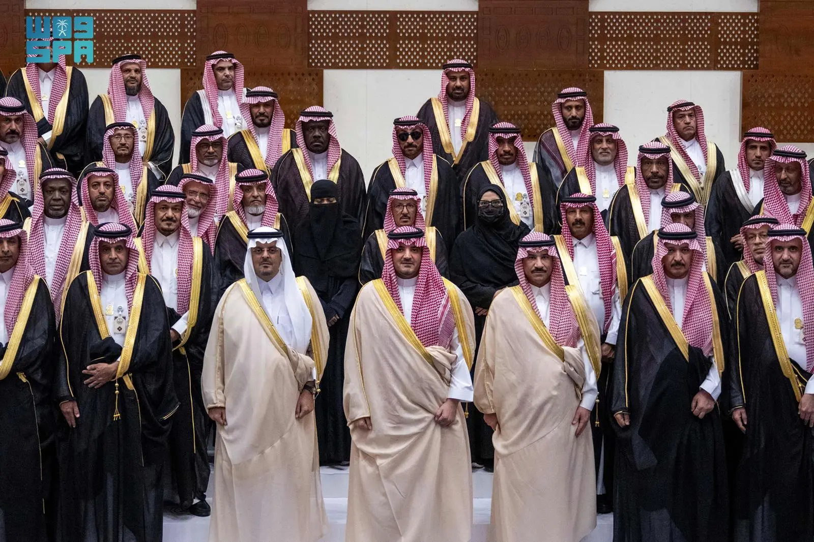 عبدالعزيز بن سعود يلتقي متقاعدي القطاعات التابعة لوزارة الداخلية بمكة المكرمة