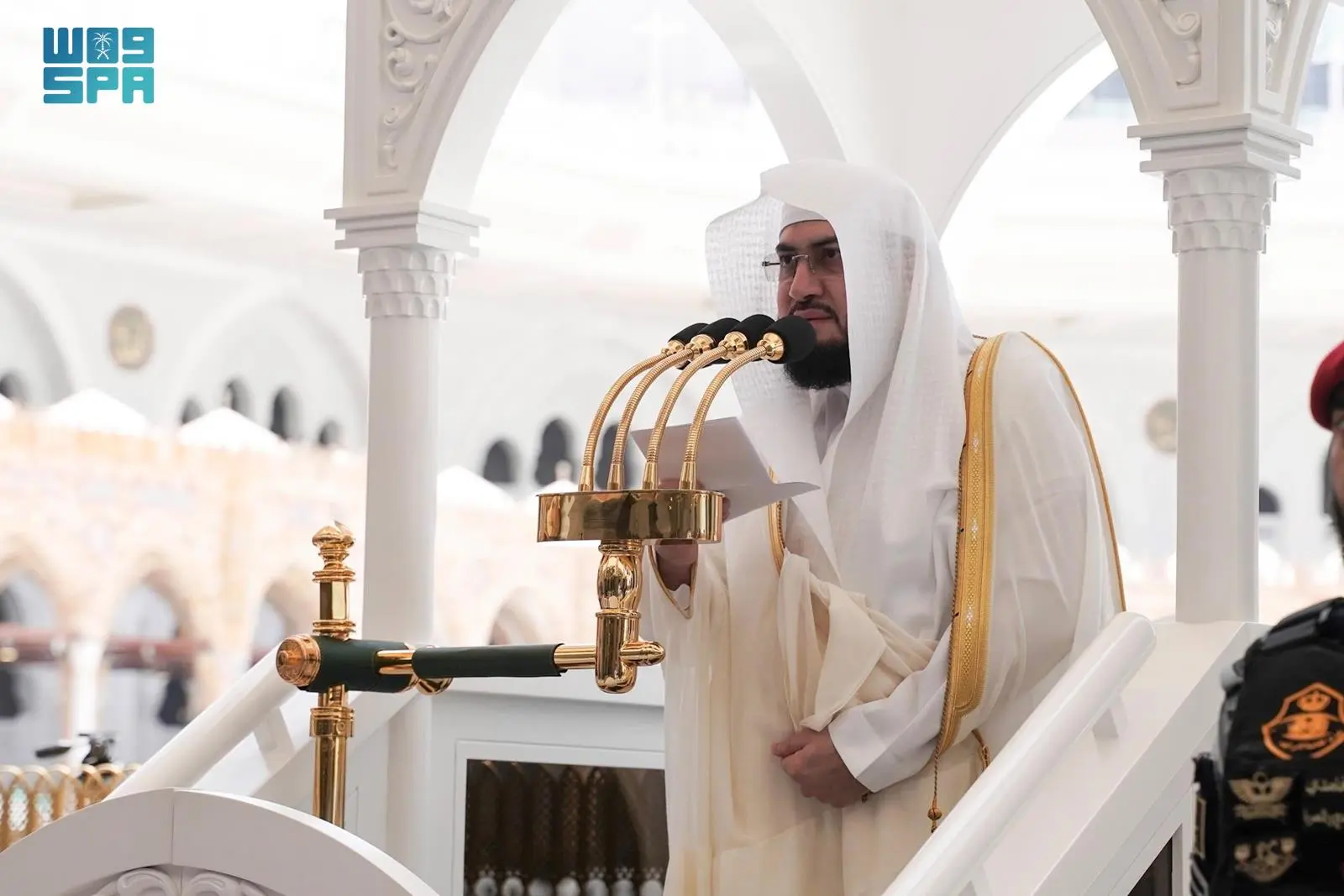 خطيب المسجد الحرام: رجال الأمن والجهات المعنية يواصلون العطاء بإخلاص لخدمة الحجاج تحت لهيب الشمس