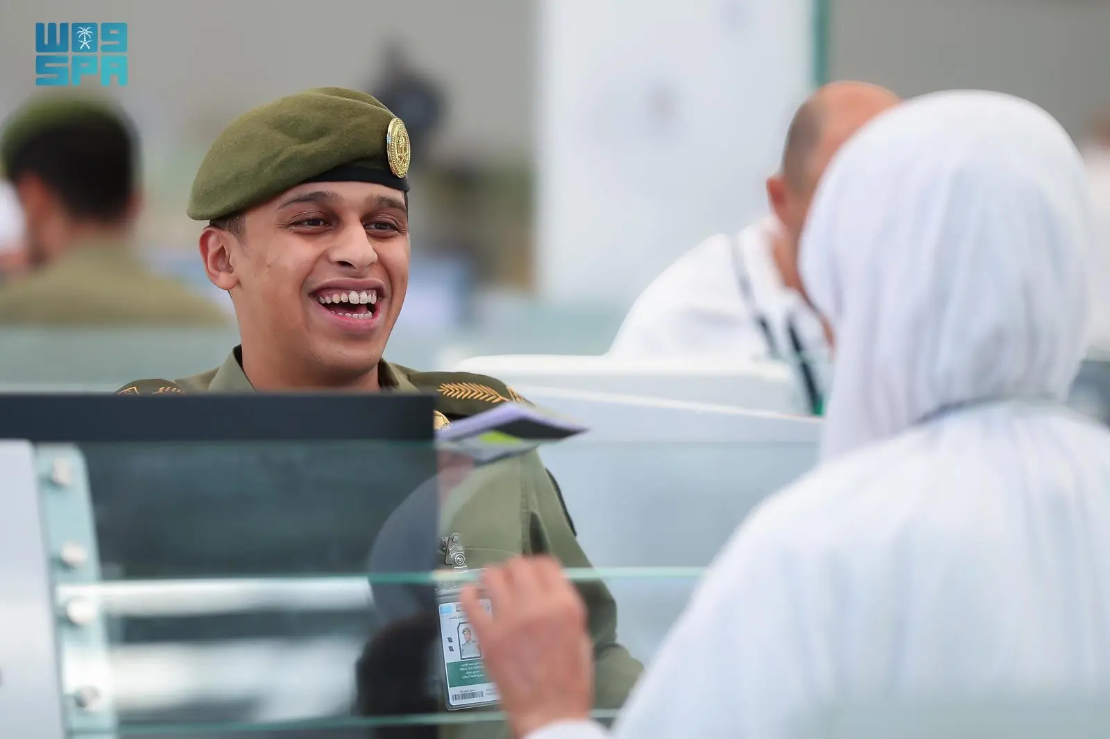 الجوازات تواصل جهودها في استقبال ضيوف الرحمن القادمين لأداء فريضة الحج