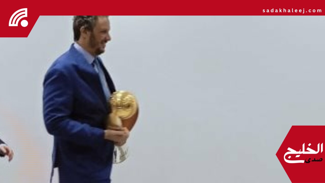رئيس بيراميدز يحضر اجتماع اتحاد الكرة والأندية حاملا كأس دورى أبطال أفريقيا – صدى الخليج