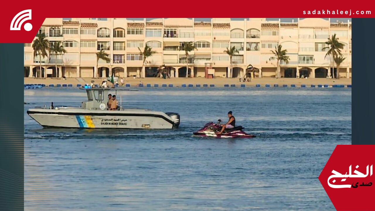 حرس الحدود ينقذ مواطنًا تعطلت واسطته البحرية في عرض البحر بجدة