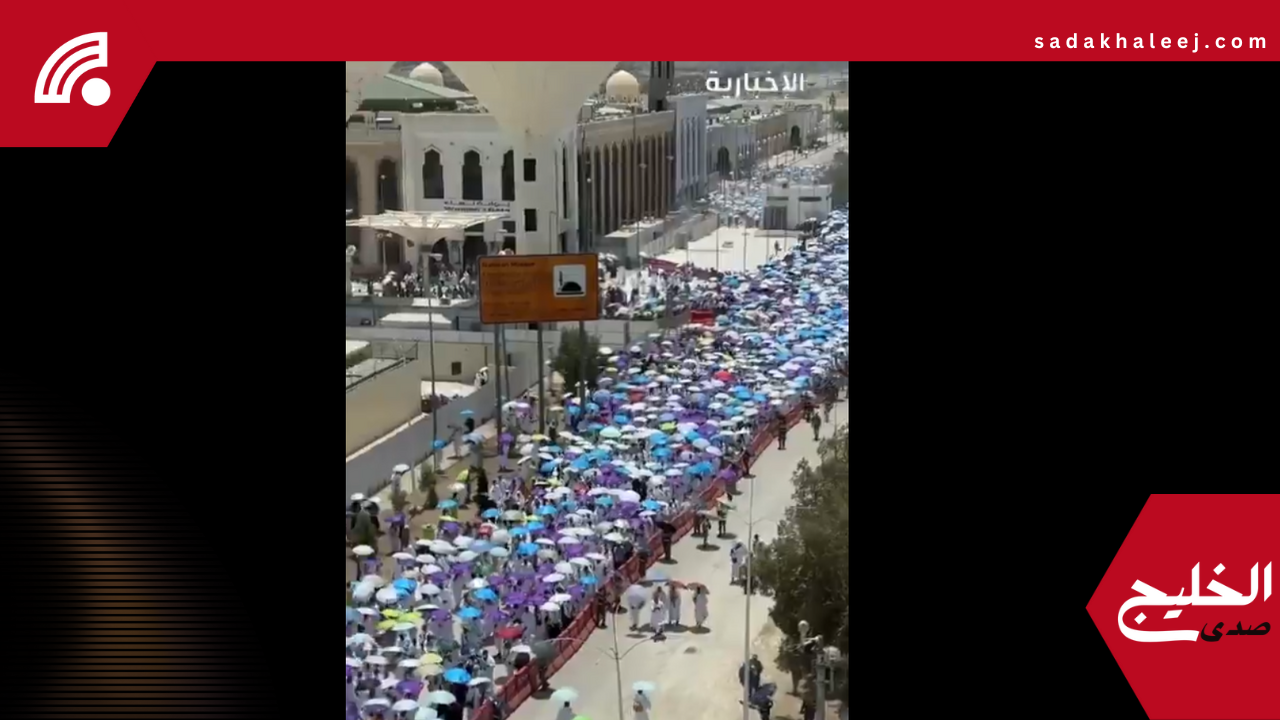 مشاهد مهيبة للحجاج بعد أدائهم صلاتي الظهر والعصر جمعًا وقصرًا في مسجد نمرة